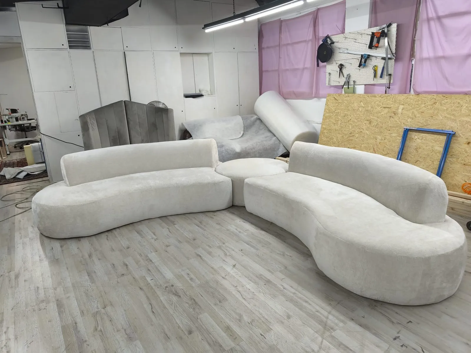 Geschwungenes Sofa