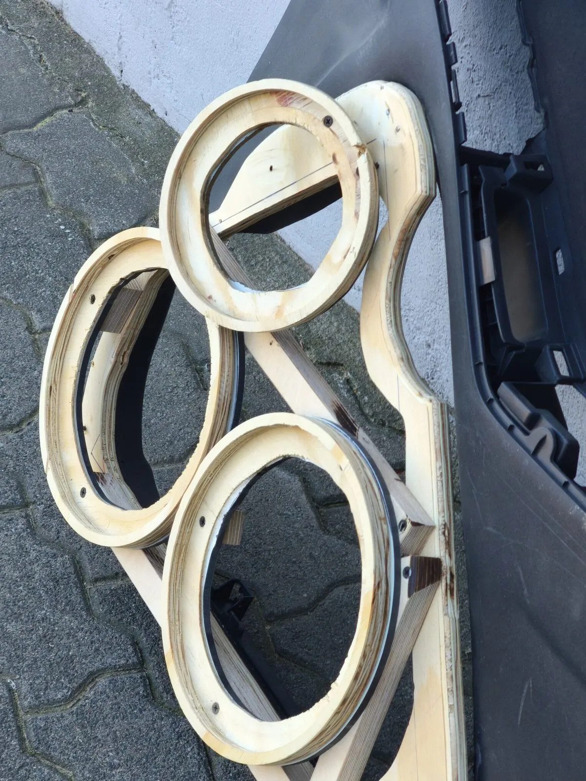 Einbaurahmen für die Tür, aus Holz gefertigt