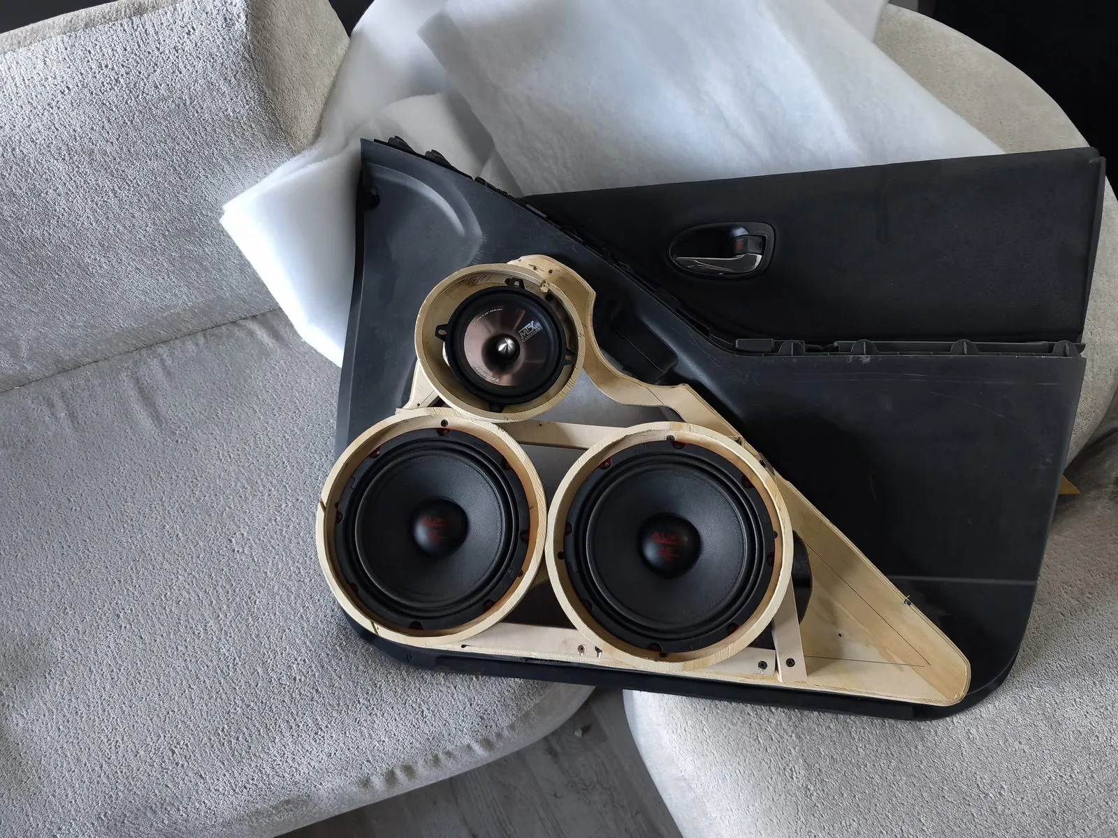 Tür-Pod mit Mittel- und Hochtöner